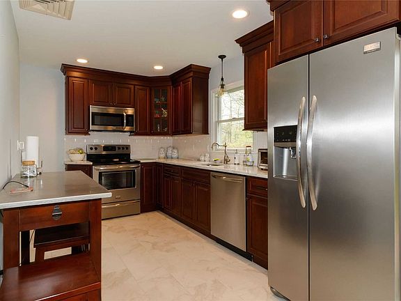 5th image of 57 Twin Cedar Ln