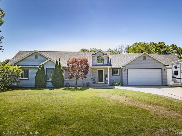 3251 Mann Rd, Clarkston, MI 48346