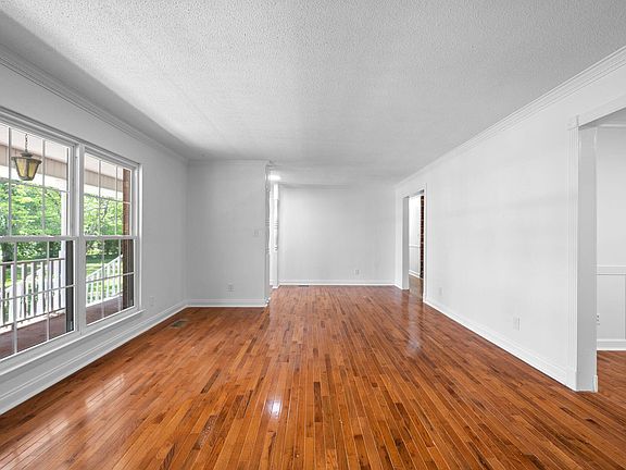 5th image of 8313 Springfield Rd