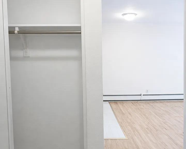 327 University Ave SE — Photo 4