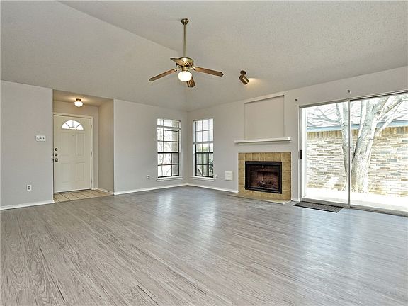 4th image of 701 David Curry Dr