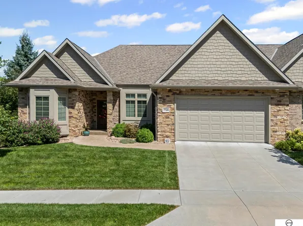 7720 Viburnum Dr, Lincoln, NE 68516