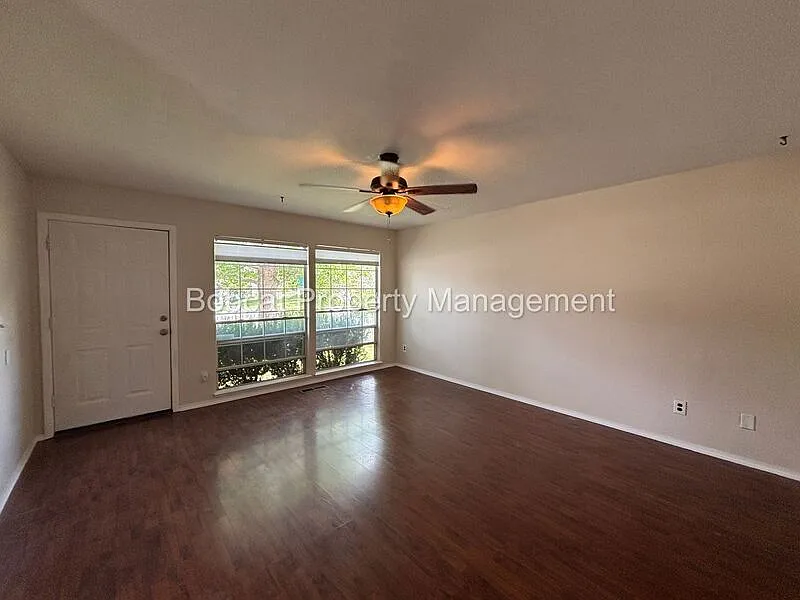 3 bed, 2.0 bath, 1060 sqft, $2,445 — Photo 3