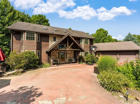 24 Oak Ridge Dr, Morgantown, WV 26508