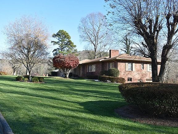5th image of 108 Eastwood Park Dr SE