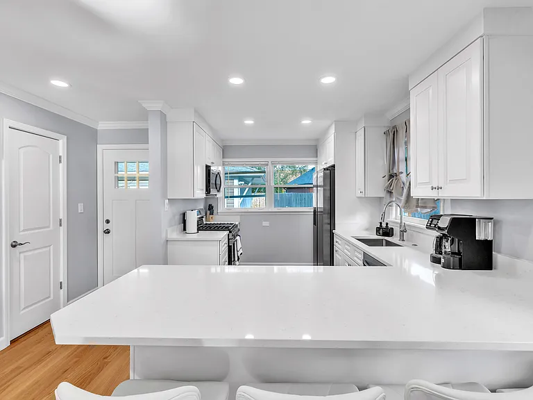 953 S Kirk Ave — Photo 6