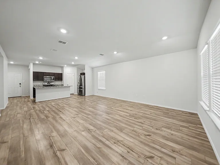 1100 Ottoman Loop — Photo 8