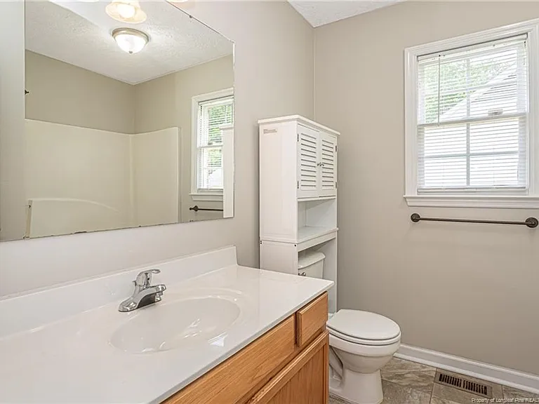 402 Roundtree Dr — Photo 34
