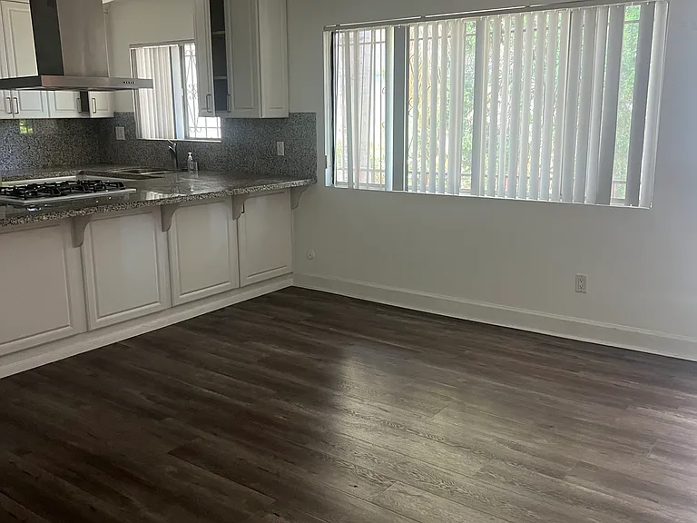 Motor Ave — Photo 6