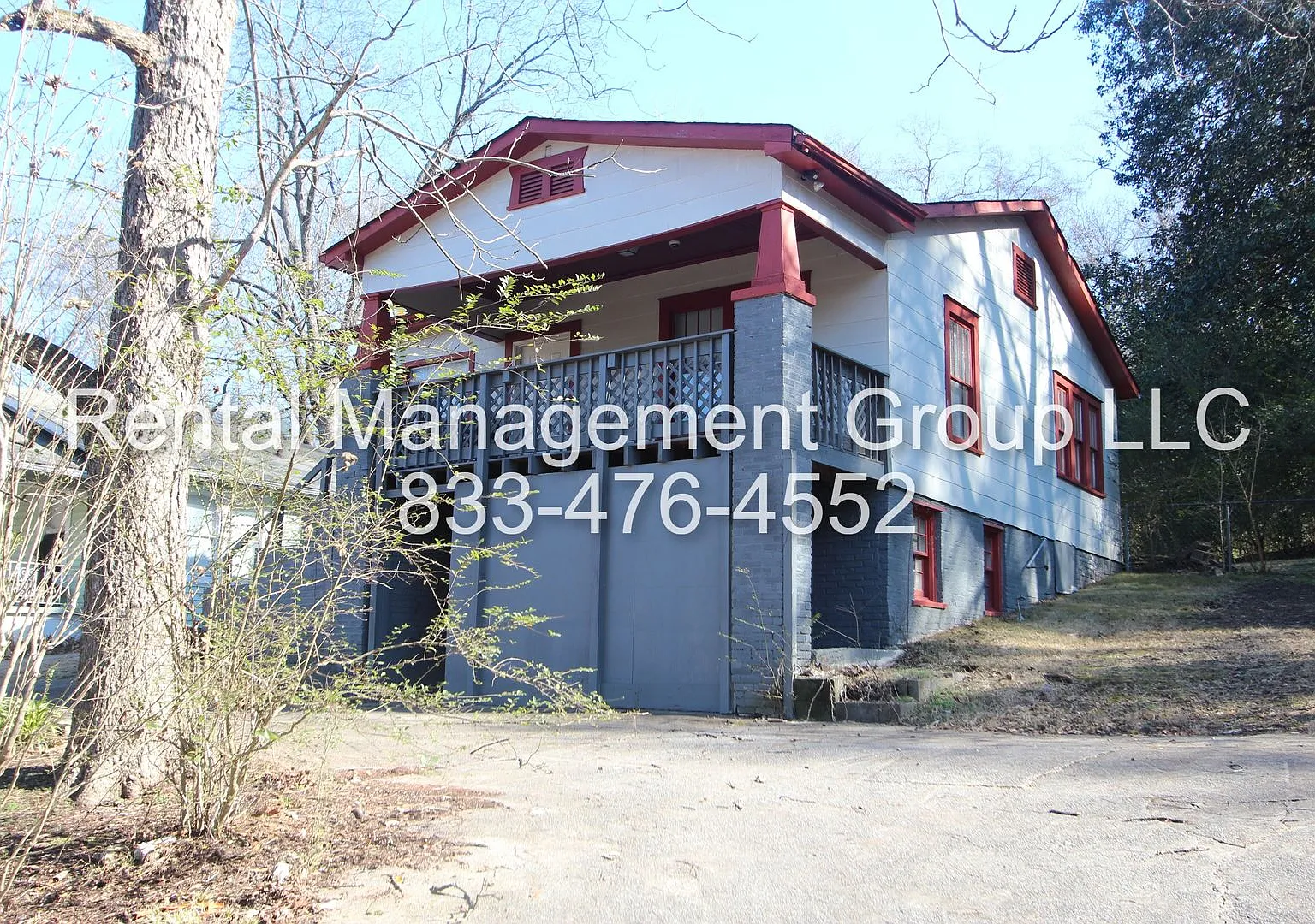 New On The Market! Charming 2 bedroom 1 bath — Photo 2