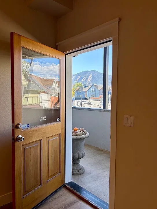 2 bed, 1053 sqft, $2,695 — Photo 4