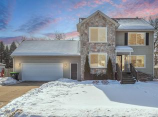 2134 Willot Rd, Auburn Hills, MI 48326