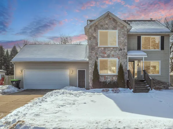 2134 Willot Rd, Auburn Hills, MI 48326