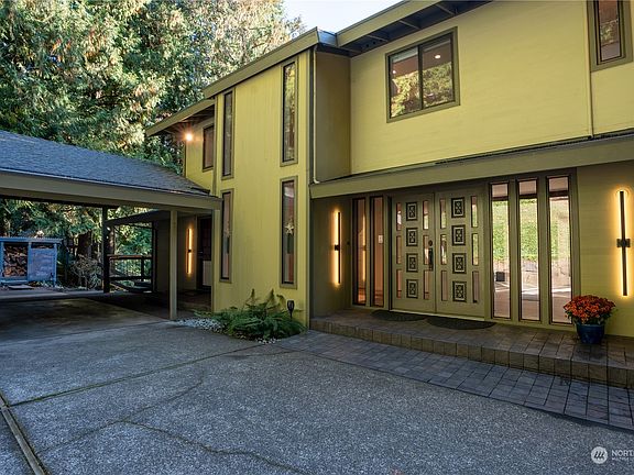 5th image of 25308 SE Mirrormont Boulevard