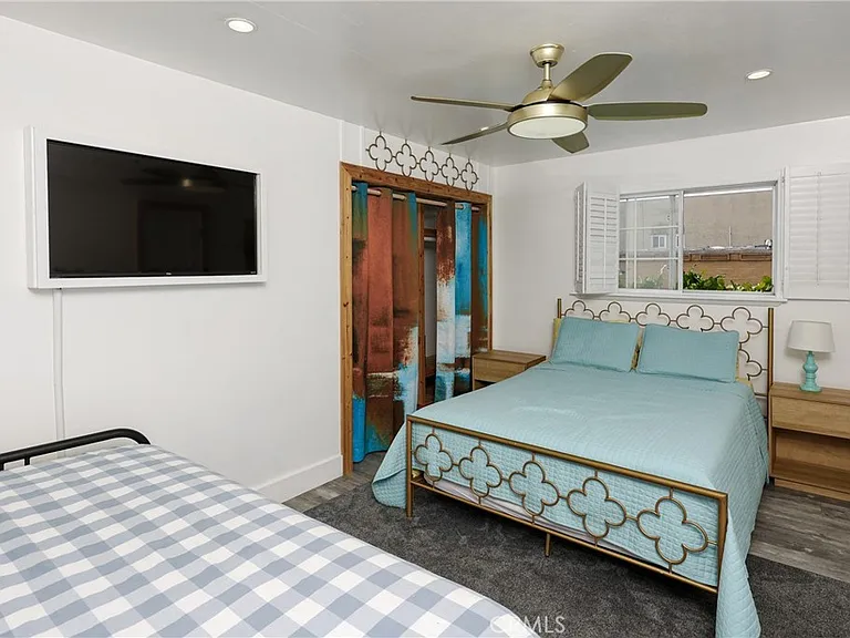 2214 W Oceanfront #B — Photo 15