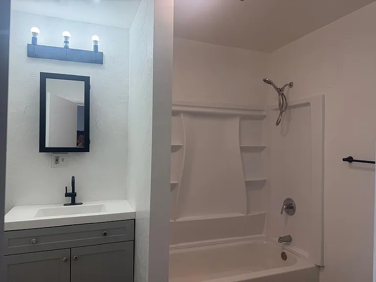 419 Peterson St — Photo 9