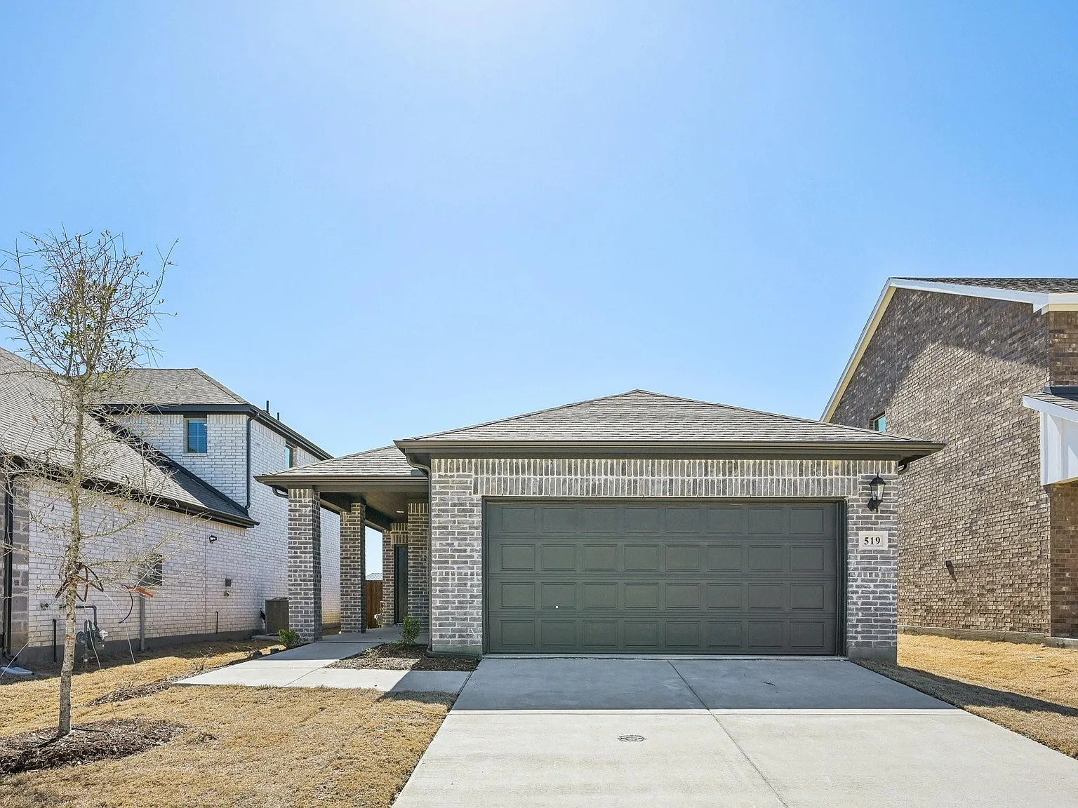 3 bed, 1318 sqft, $2,098 — Photo 1