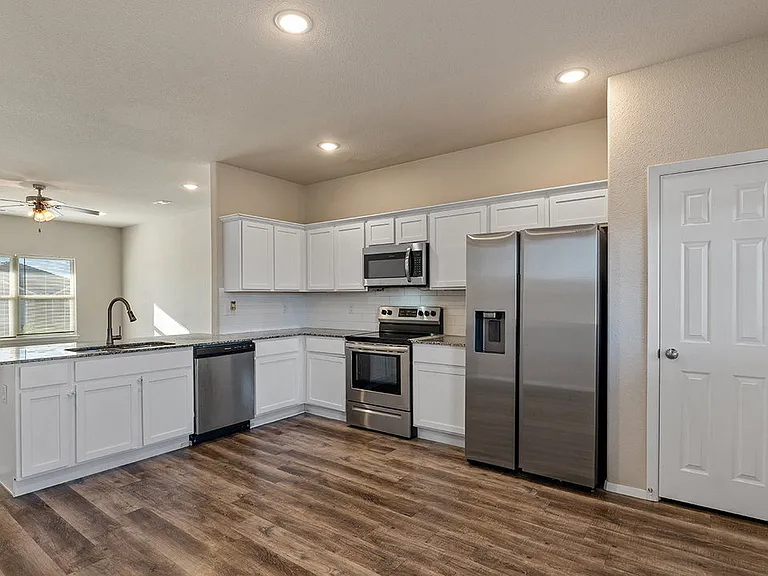 612 Woodcreek Loop — Photo 4