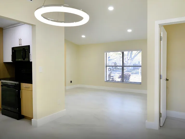 11516 SW 54th St — Photo 13