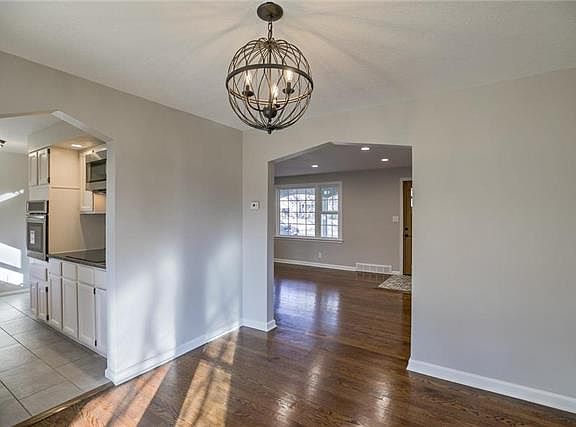 5th image of 7724 Mercier St
