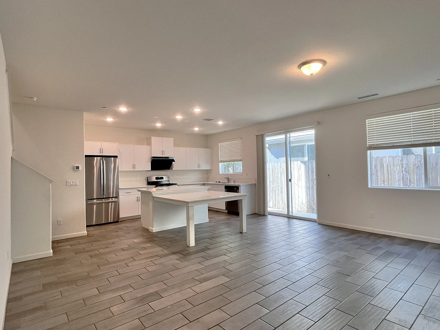 4 bed, 1806 sqft, $2,650 — Photo 2