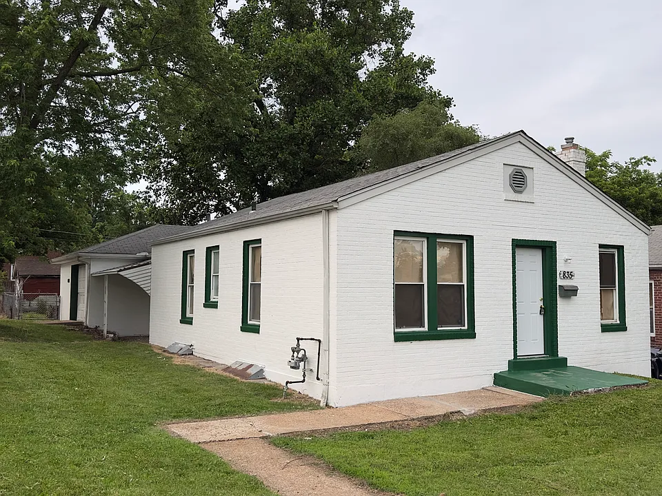 835 Elias Ave