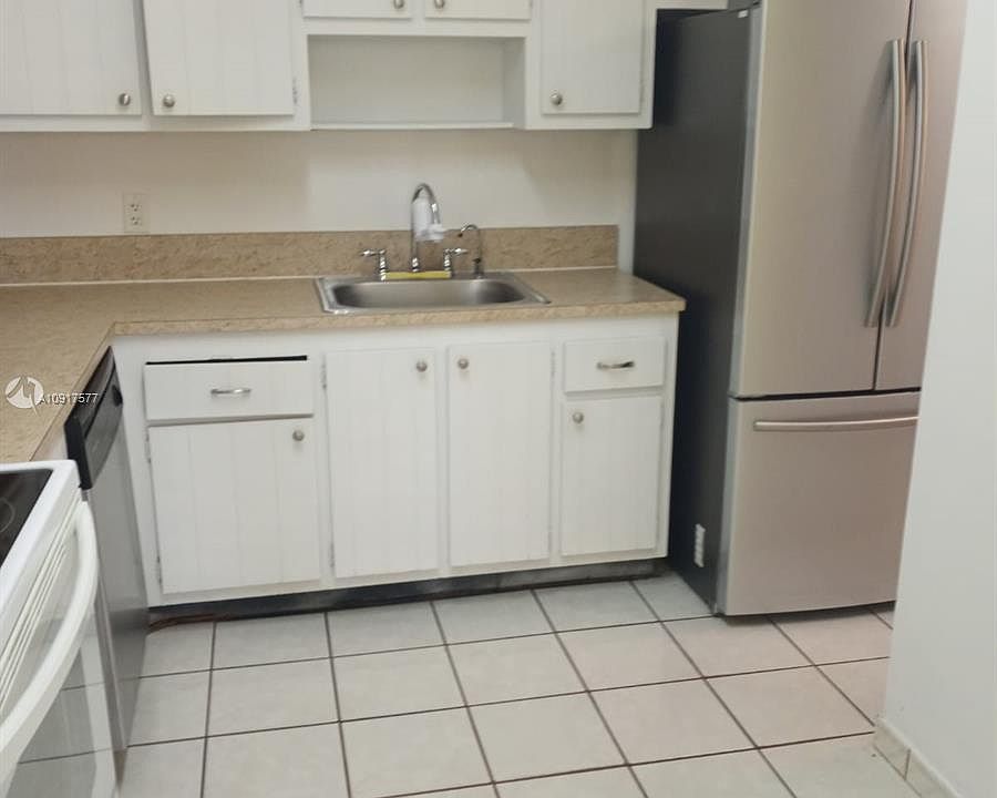 1st image of 2025 NE 164th St APT 405