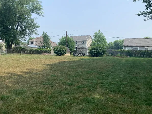 5857 Ponderosa Dr, Stevensville, MI 49127