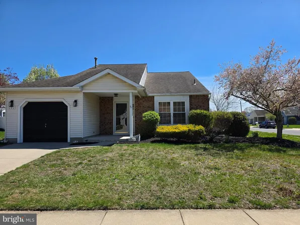 38 Pinecrest Dr, Deptford, NJ 08096
