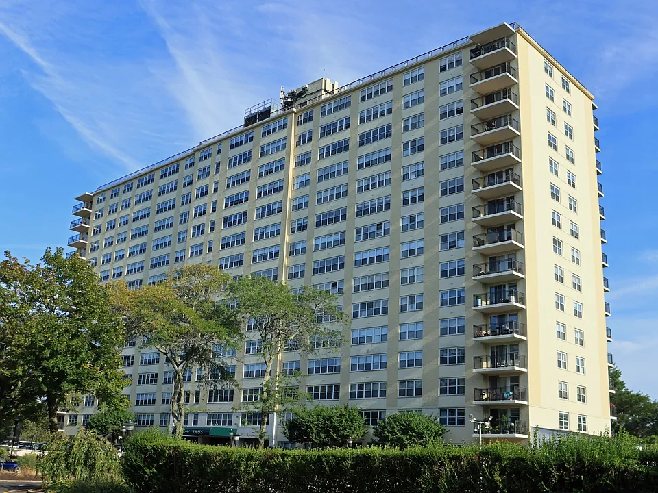 2625 Park Ave #3F