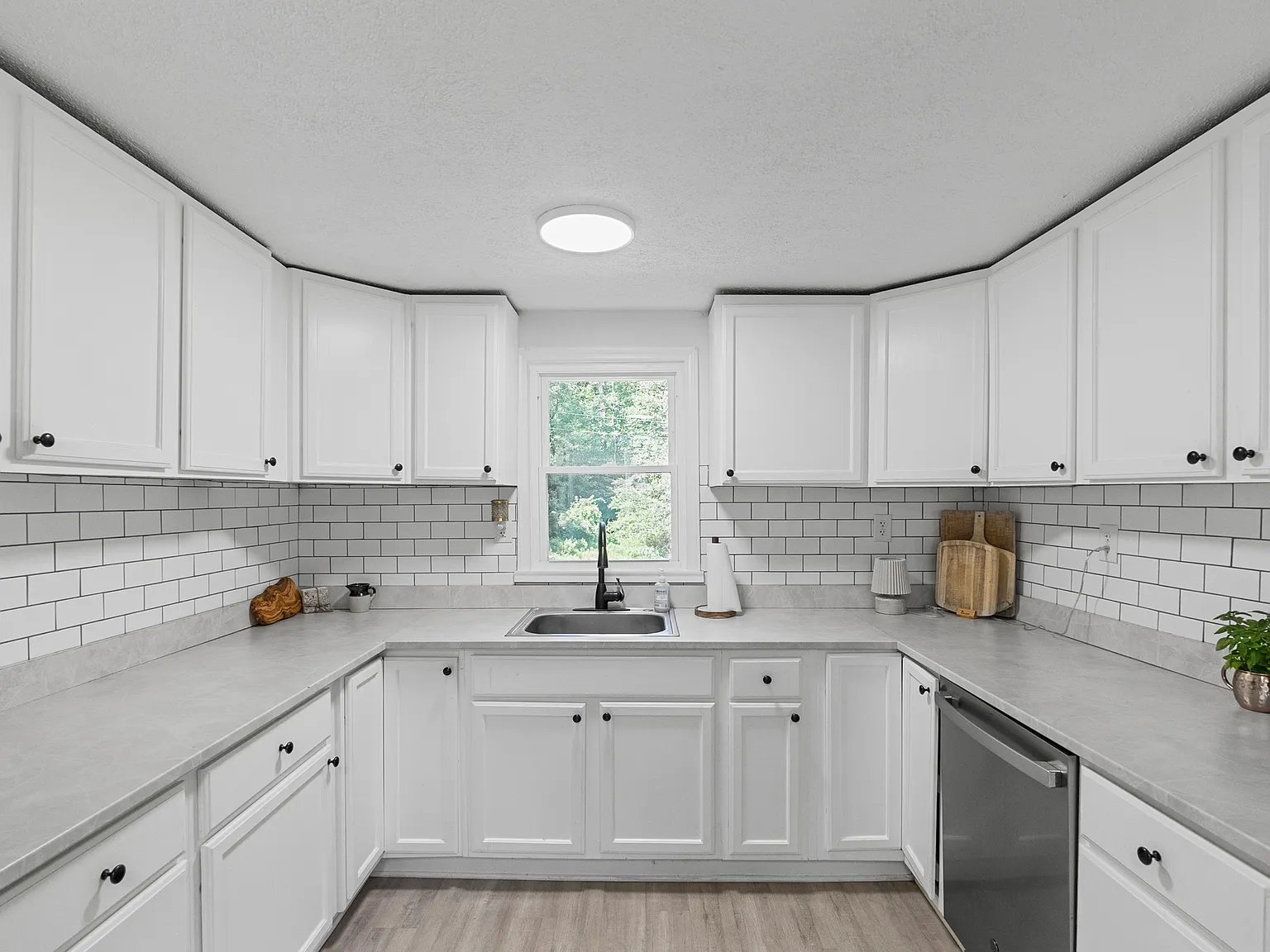 3 bed, 1.5 bath, 1344 sqft, $1,545 — Photo 2