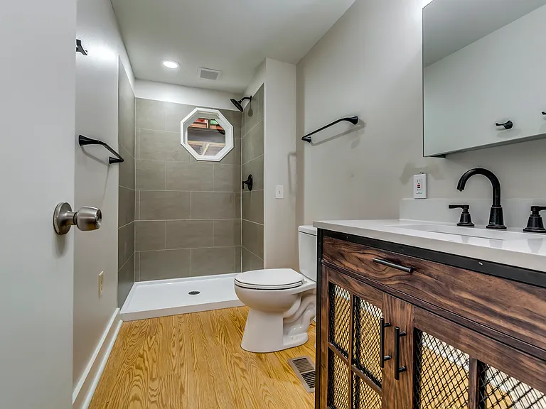 523 Boulevard SE #B — Photo 9