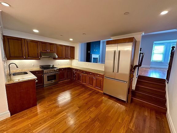 4th image of 6847 California St