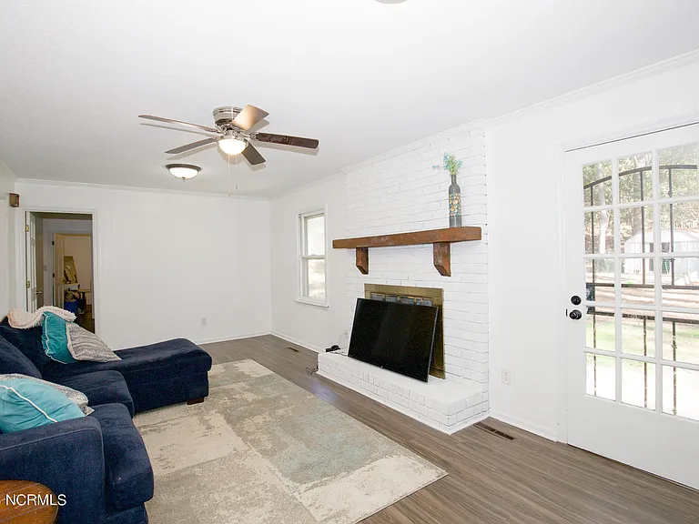 901 Glendale Dr — Photo 14