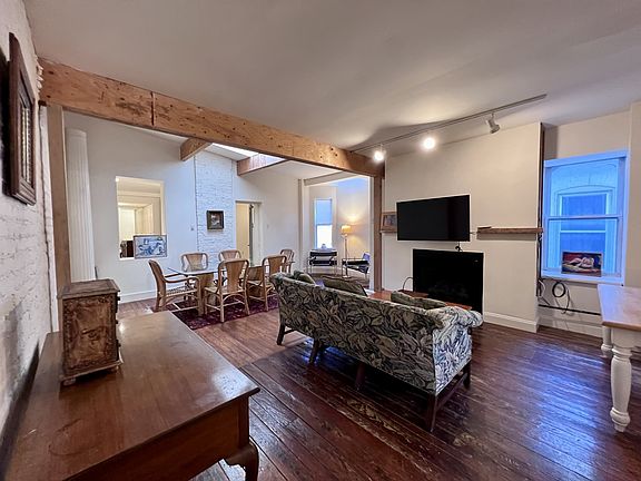 2nd image of 819 N Jackson St #2