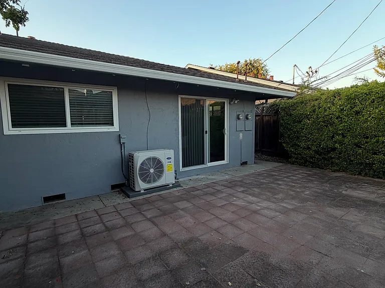 2218 Harrison St — Photo 12