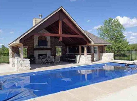 Pool & Pool House.