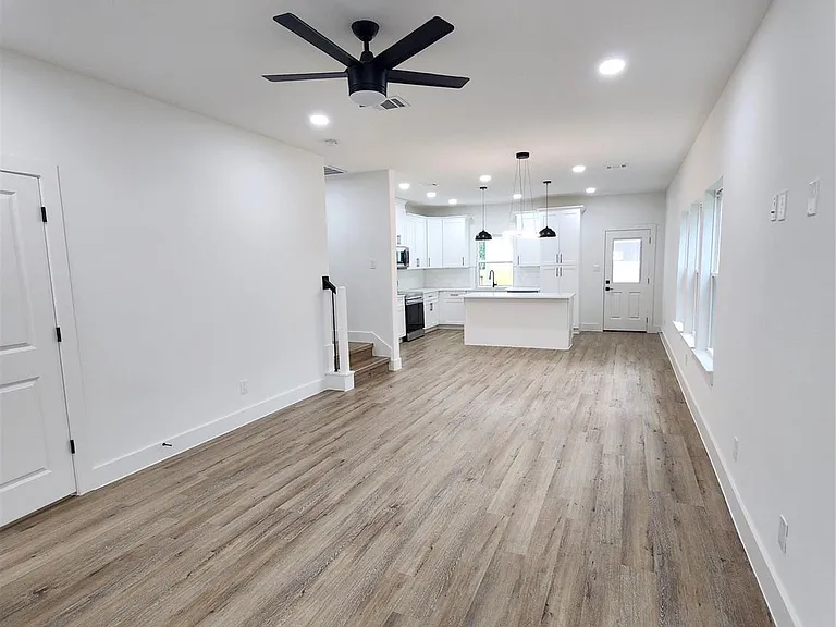 650 Everett St #A/B — Photo 3