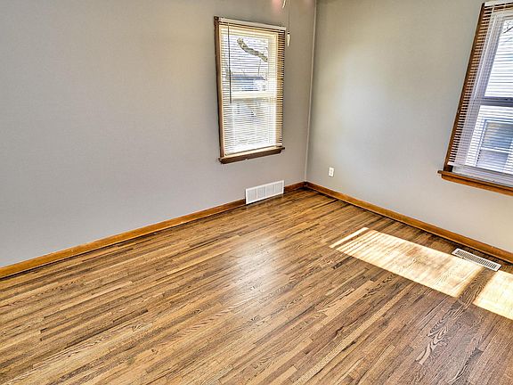4th image of 9521 Theodosia Ave