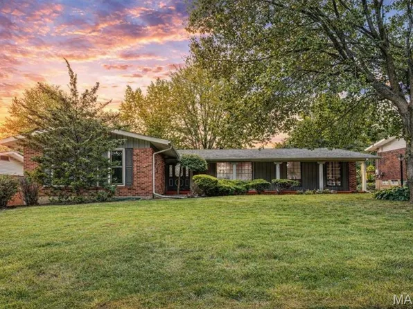 2520 Greenberry Dr, Florissant, MO 63033