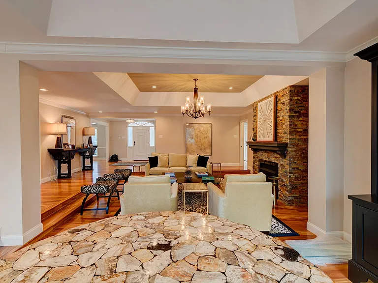 10490 Frontenac Woods Ln — Photo 9
