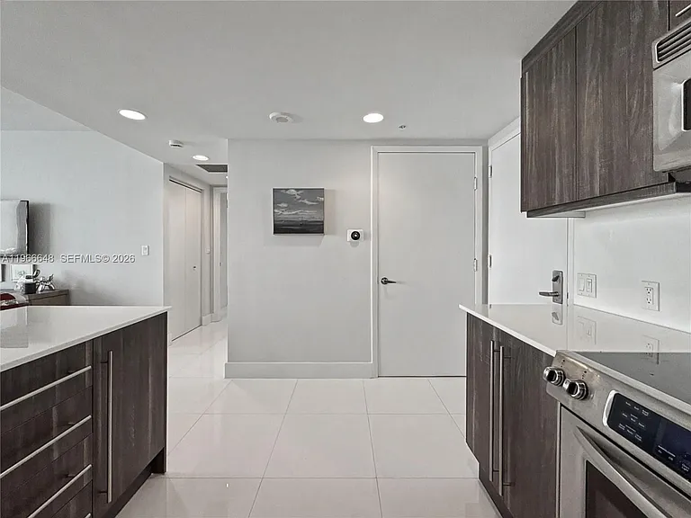665 NE 25th St #2102 — Photo 10