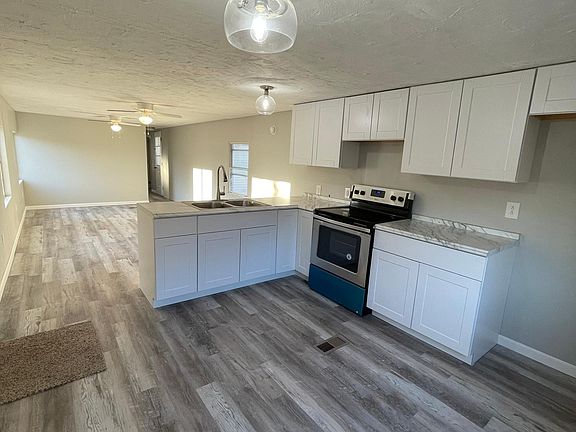 3rd image of 8019 Wallgreen Dr