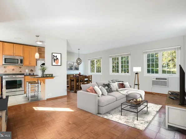 3258 Valley Dr #816, Alexandria, VA 22302
