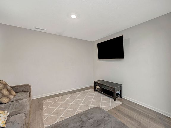 4th image of 926 Nelson Pl