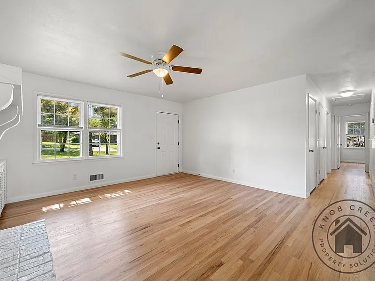 1138 Highland Dr — Photo 8