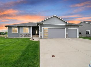935 N Spencer Ln, Tea, SD 57064