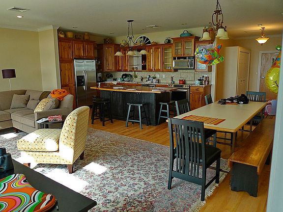 2nd image of 107 N Lakeshore Blvd APT 3F