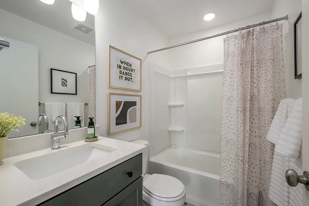 Azure Townhomes Phase I — Photo 4
