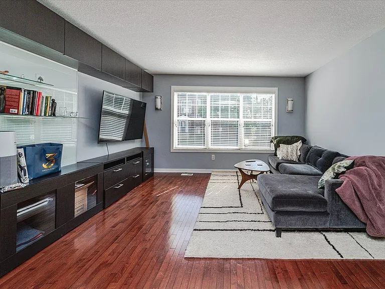 1440 Marshall St NE — Photo 2